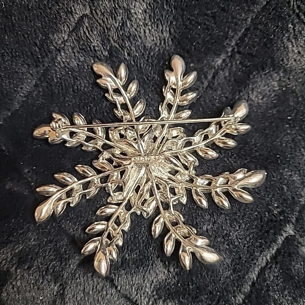 Avon Snowflake Brooch Pin Silver Plate Aurora‎ Borealis Rhinestone